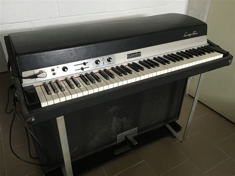 fender rhodes suitcase piano.